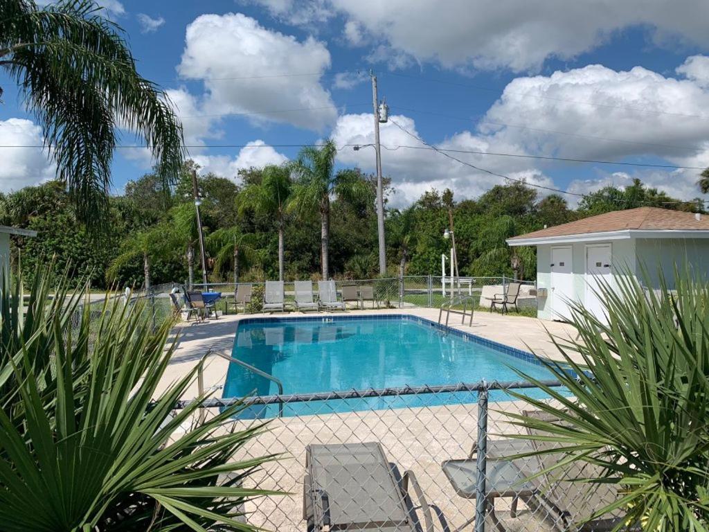 Sebastian Gardens Inn & Suites Εξωτερικό φωτογραφία